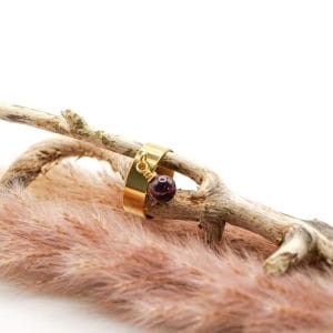 Goldener Charm-Ring Naturstein Granat