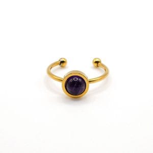 Ring Naturstein Amethyst Gold Weißer Hintergrund