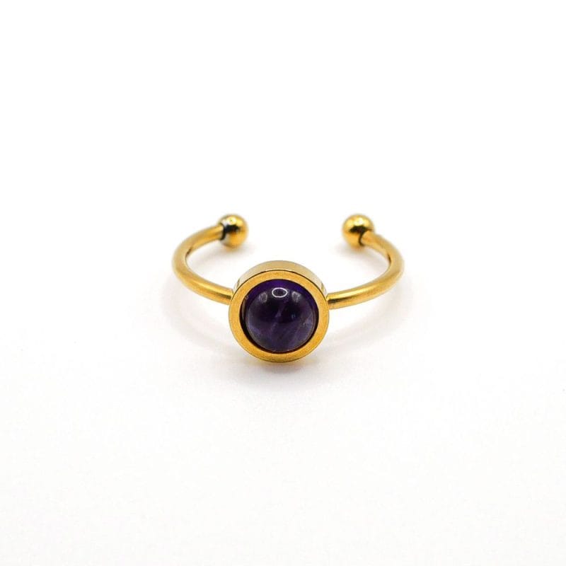 Ring Naturstein Amethyst Gold Weißer Hintergrund