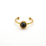 Ring Naturstein Labradorit Gold Weißer Hintergrund